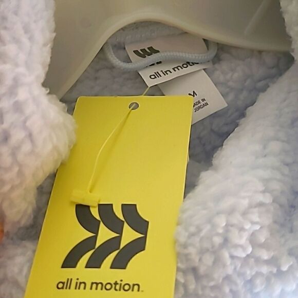 All in Motion light blue cropped sherpa pullover.  Size Medium, 2 pockets, NWT - Picture 4 of 5